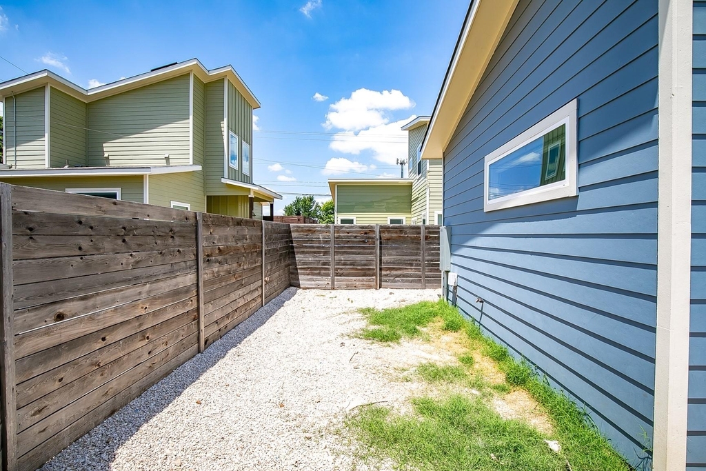 6303 Santos St - Photo 27