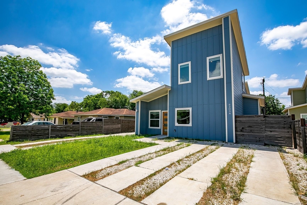 6303 Santos St - Photo 2