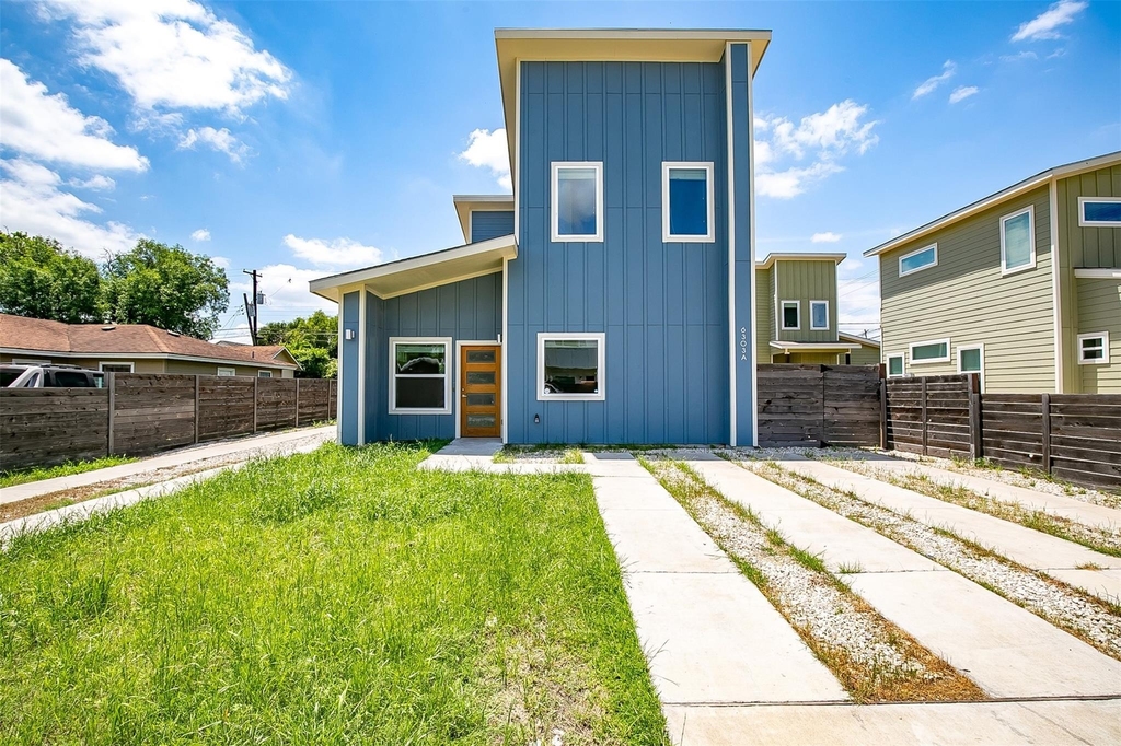 6303 Santos St - Photo 1