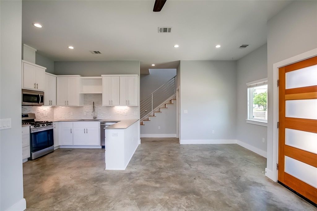 6303 Santos St - Photo 3