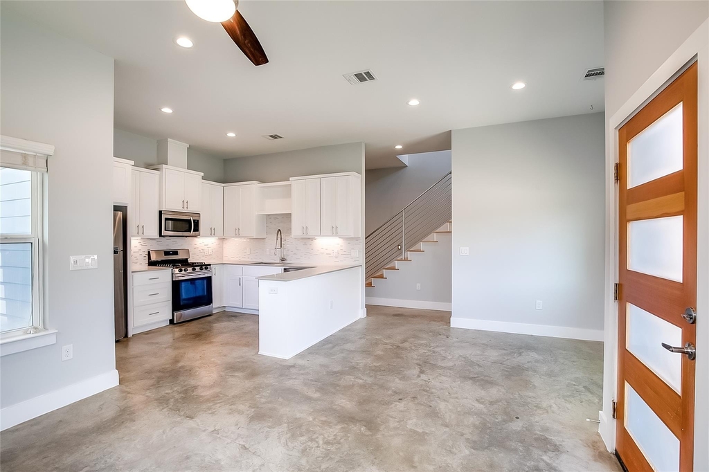 6303 Santos St - Photo 8