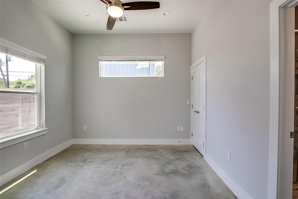 6303 Santos St - Photo 15
