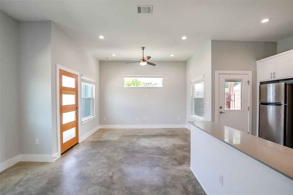 6303 Santos St - Photo 7