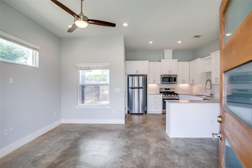 6303 Santos St - Photo 4