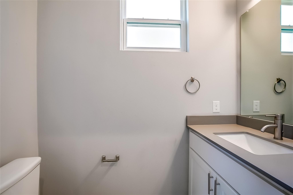 6303 Santos St - Photo 14