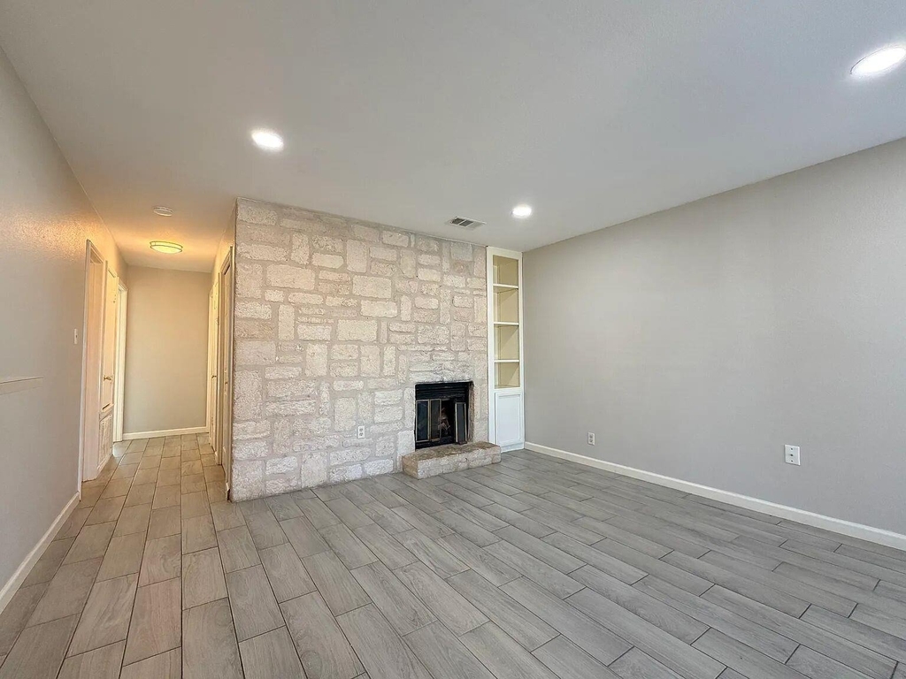 209 E Noton St - Photo 1