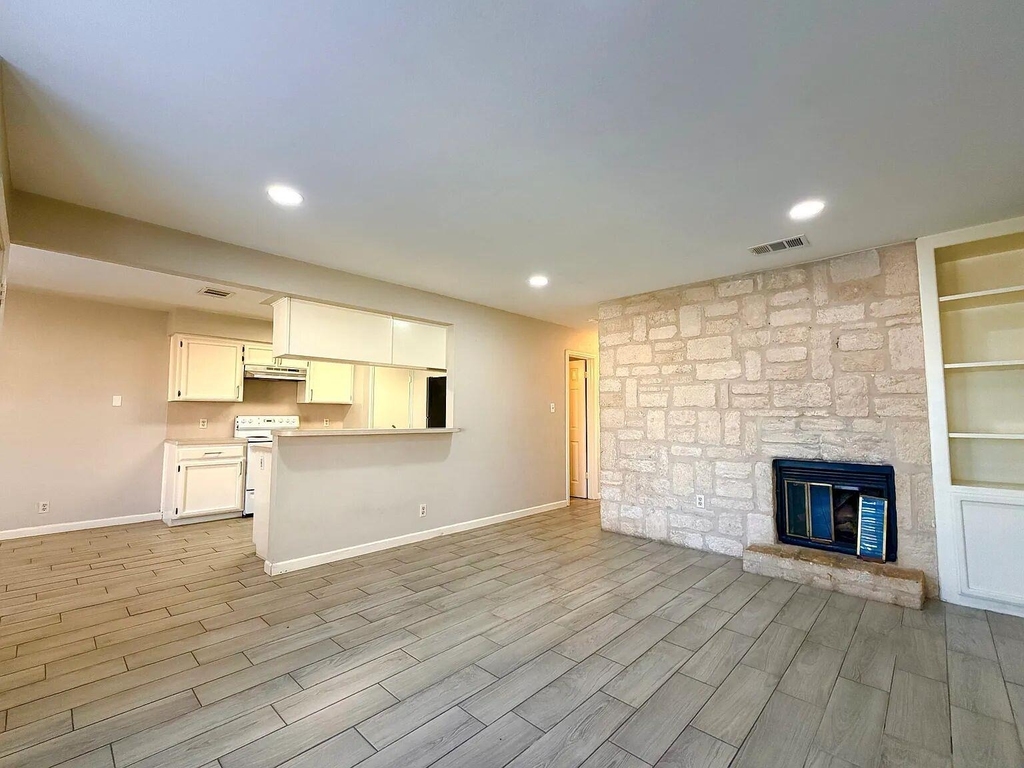 209 E Noton St - Photo 0
