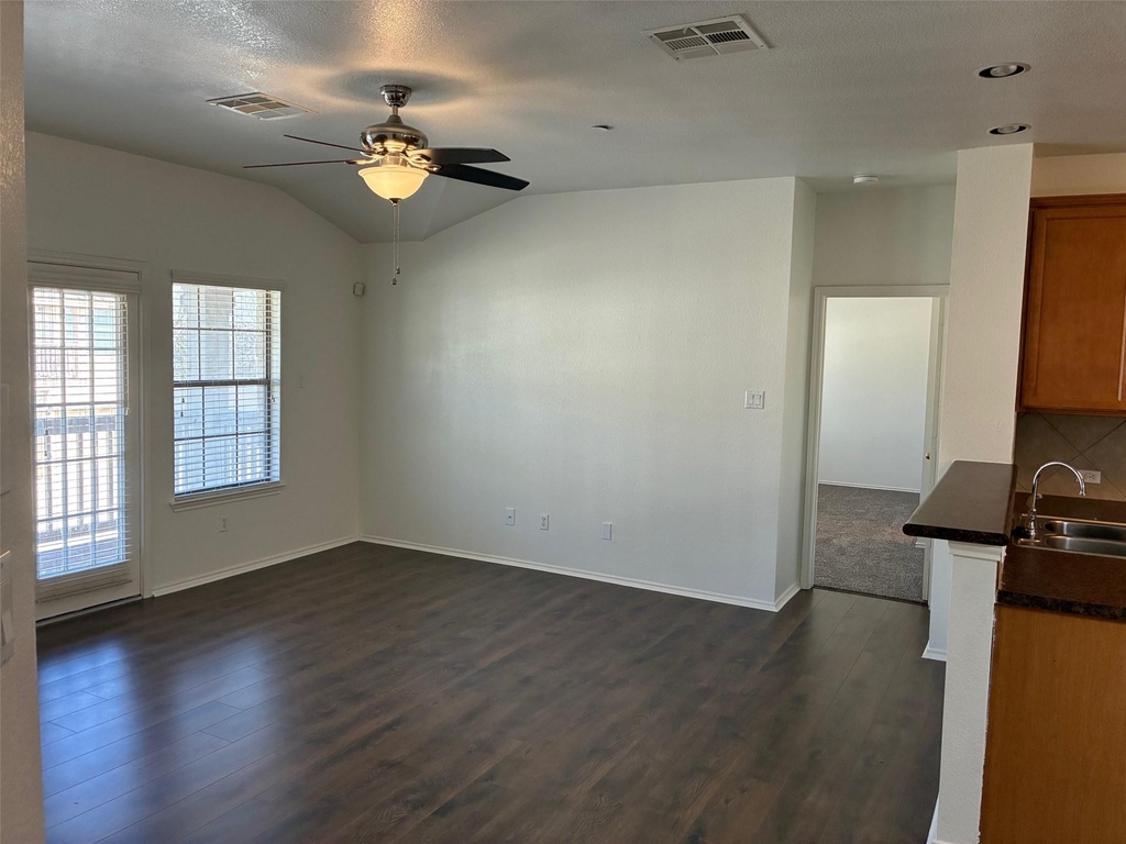 9201 Brodie Ln - Photo 9