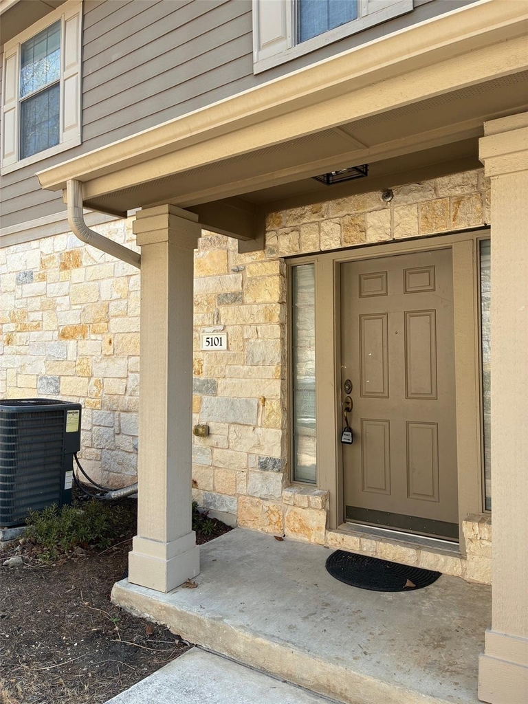 9201 Brodie Ln - Photo 0