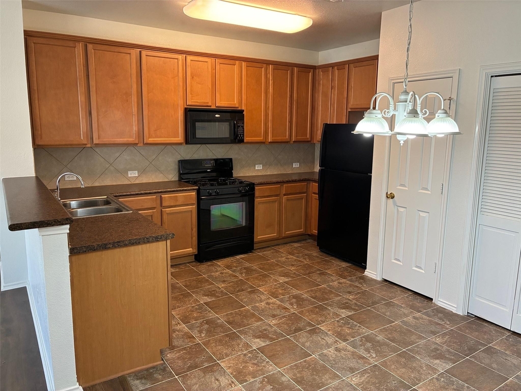 9201 Brodie Ln - Photo 3
