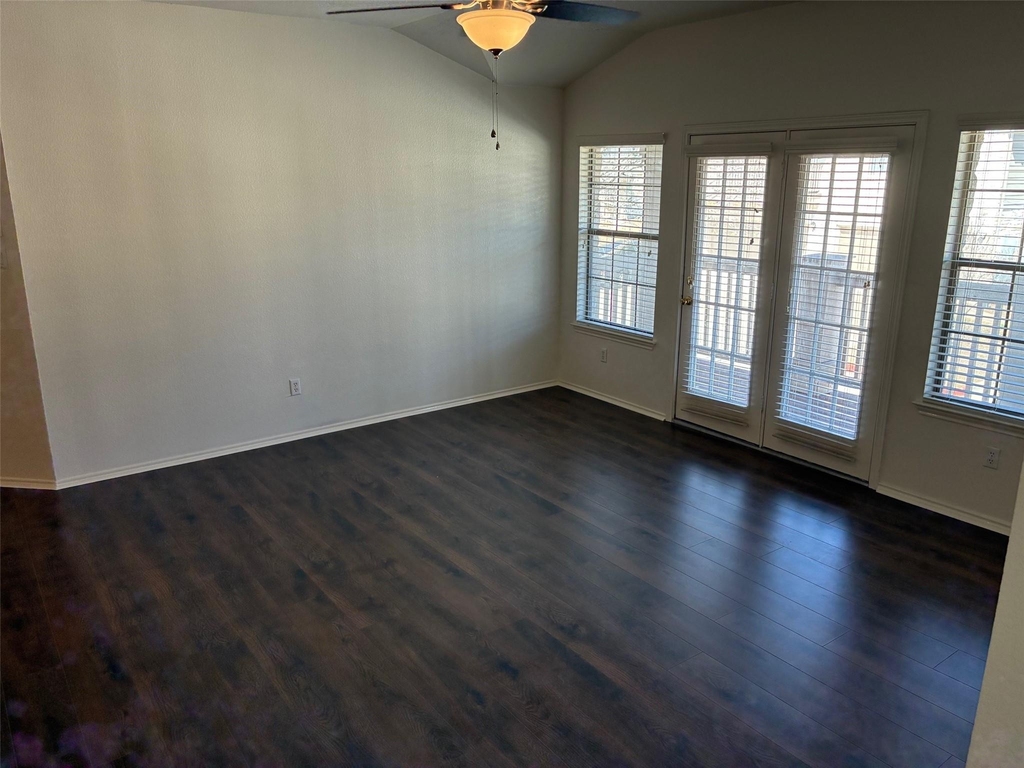 9201 Brodie Ln - Photo 8