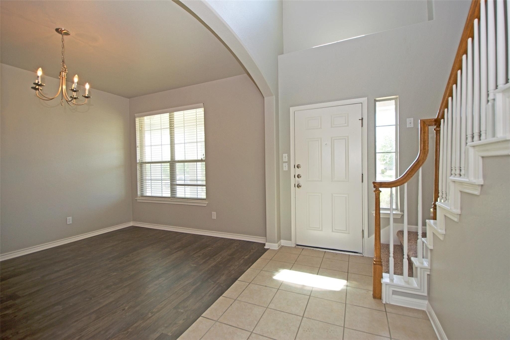 6800 Cromarty Ln - Photo 3