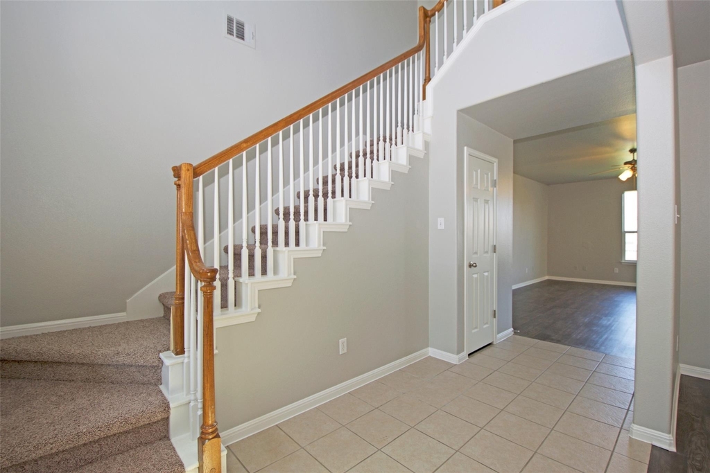 6800 Cromarty Ln - Photo 5