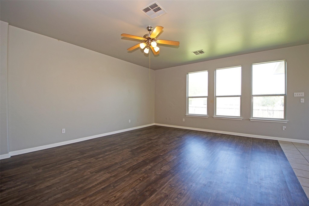 6800 Cromarty Ln - Photo 9