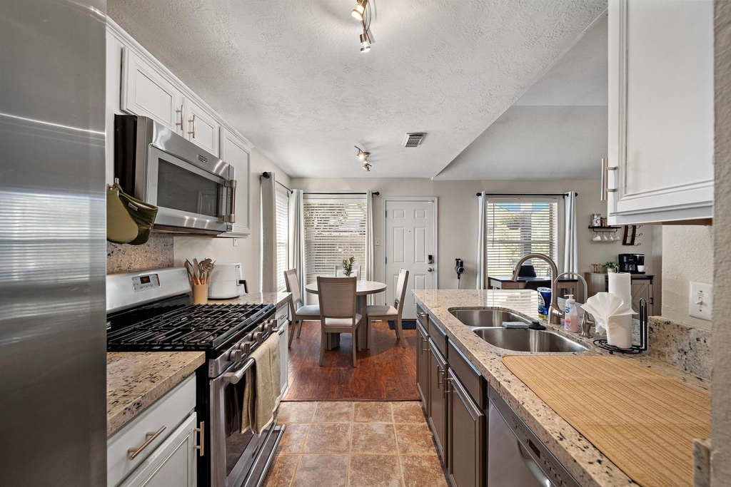 18315 Beaverdell Drive - Photo 6