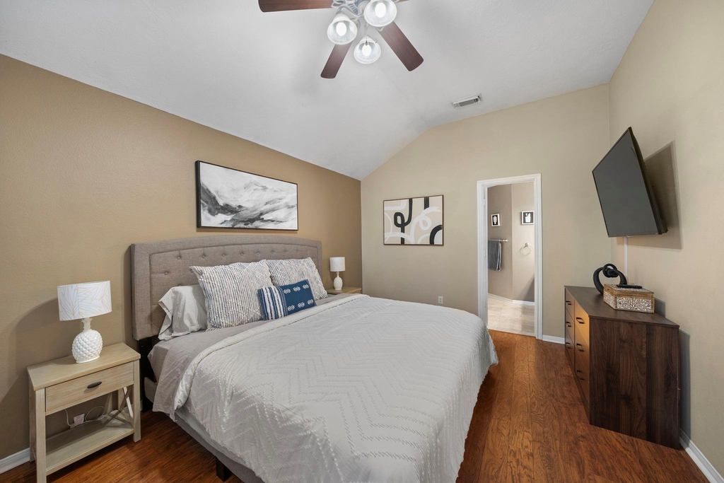 18315 Beaverdell Drive - Photo 3