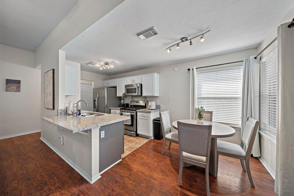 18315 Beaverdell Drive - Photo 5