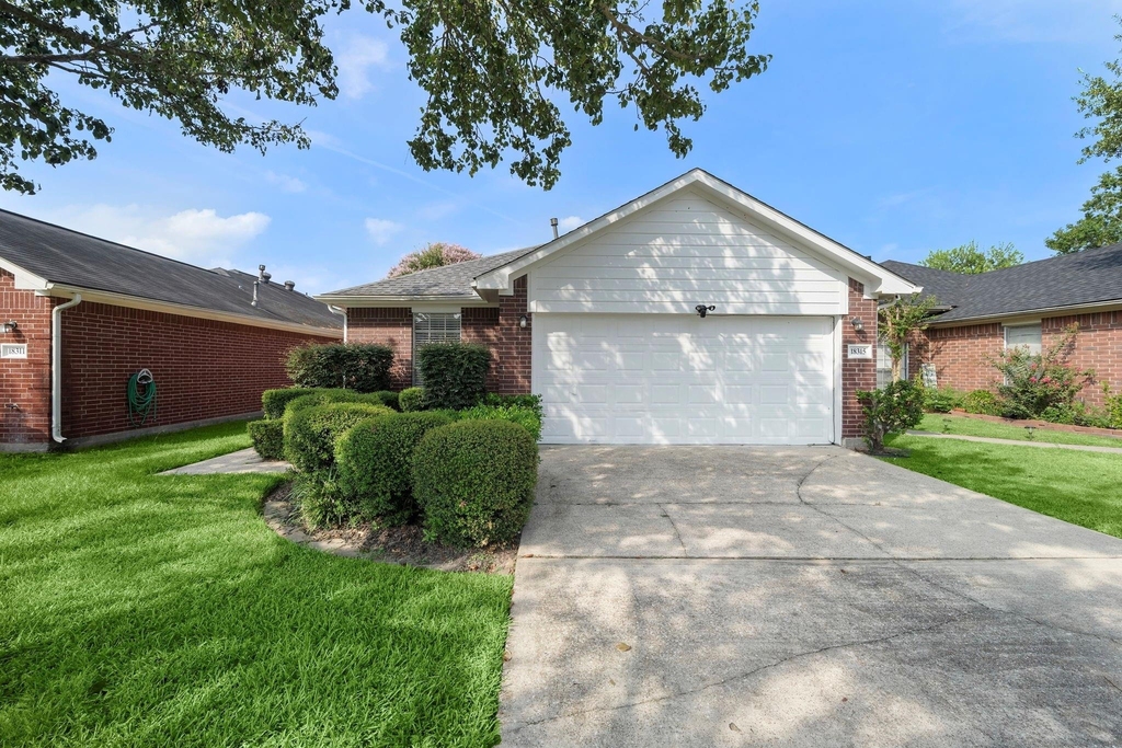 18315 Beaverdell Drive - Photo 16