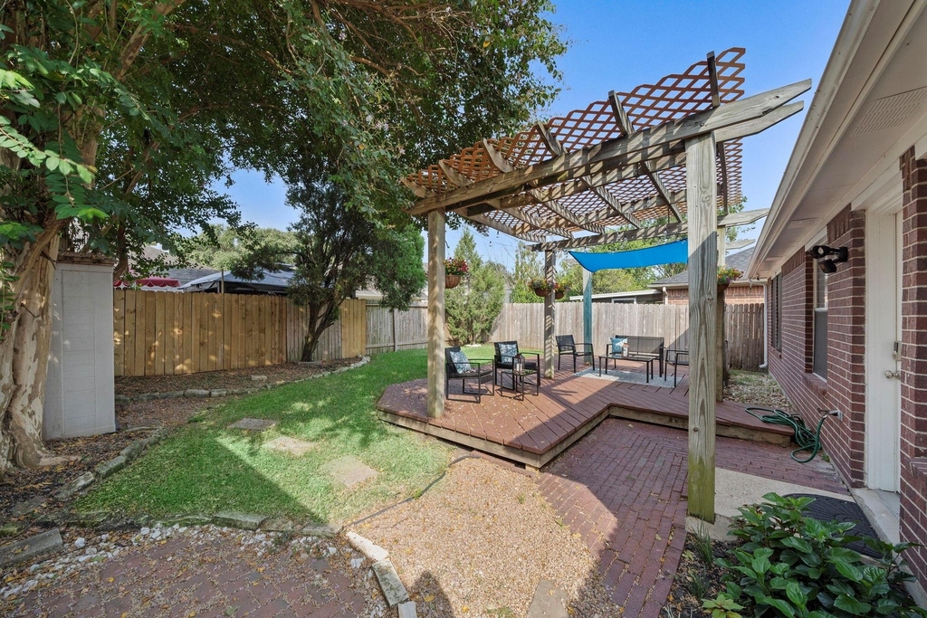 18315 Beaverdell Drive - Photo 4