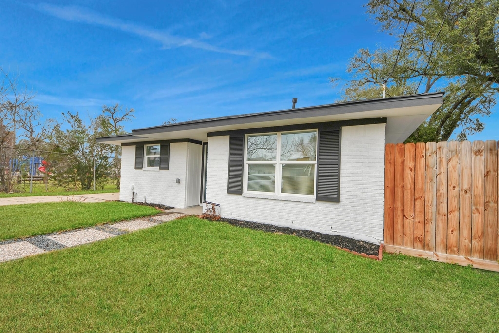 5115 Clay Street - Photo 0
