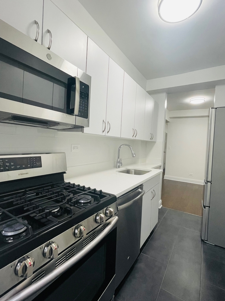  East 57th Street - Photo 4