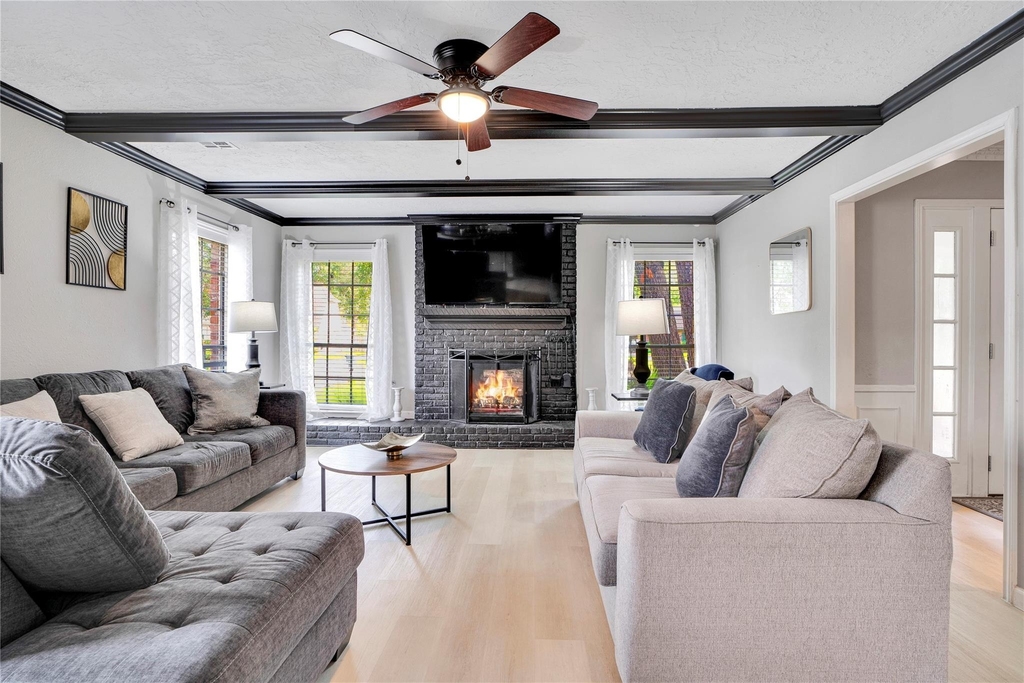 1523 Saddlecreek Drive - Photo 2