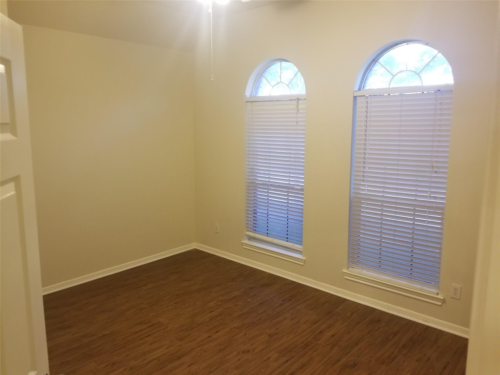 2406 Hawks Road - Photo 8
