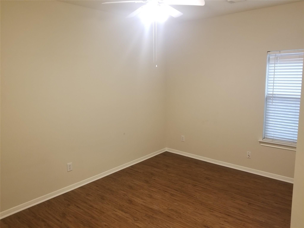 2406 Hawks Road - Photo 7