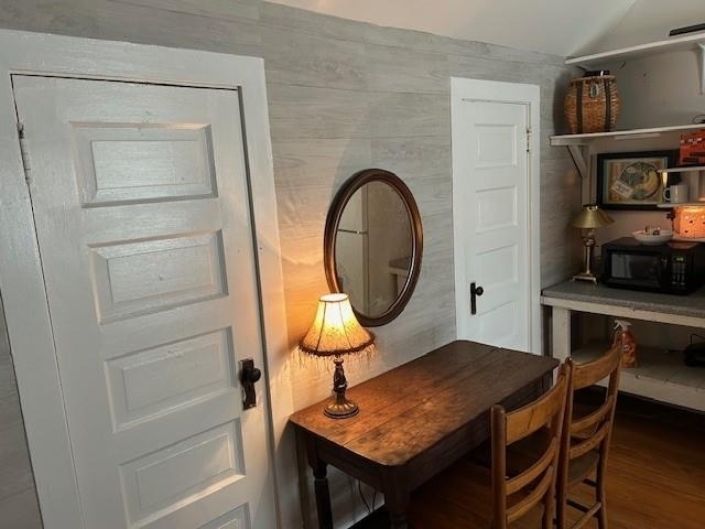 212 N Resident Street - Photo 2