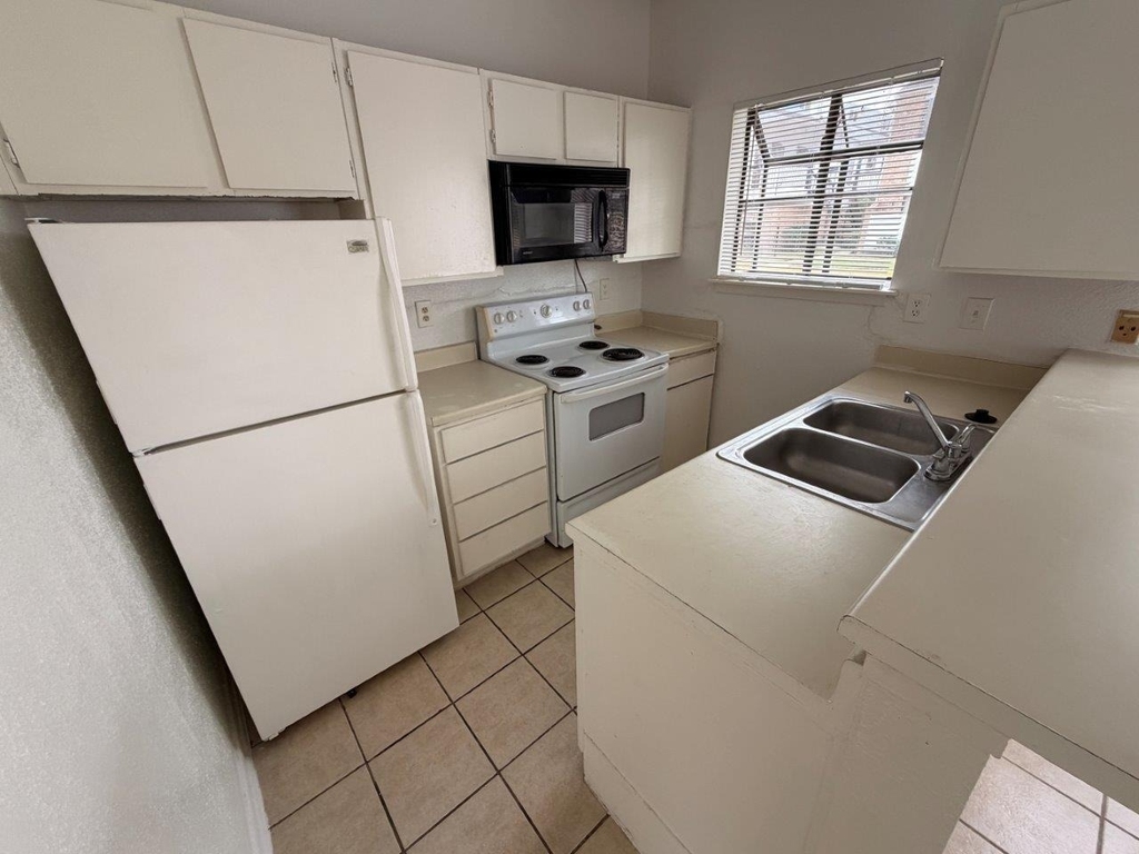 7901 Cambridge Street - Photo 3