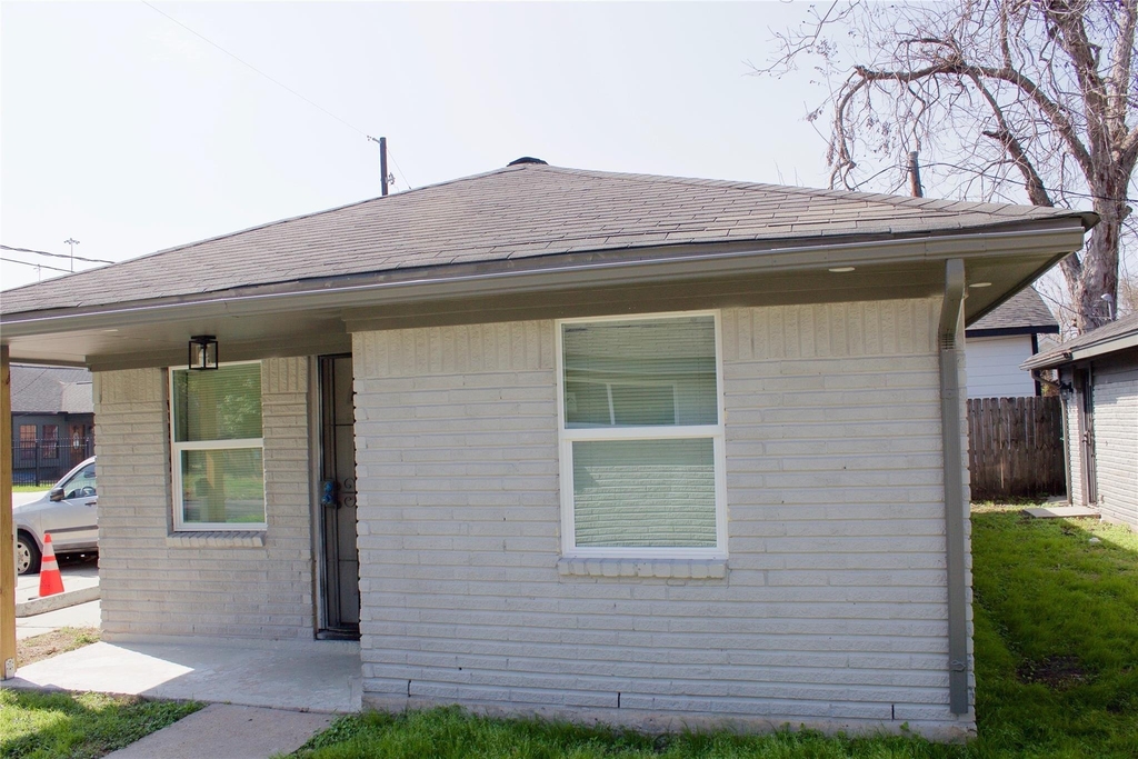 1323 E 32nd 1/2 Street - Photo 18
