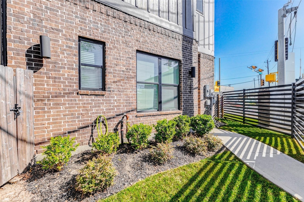 334 Eastwood Street - Photo 36