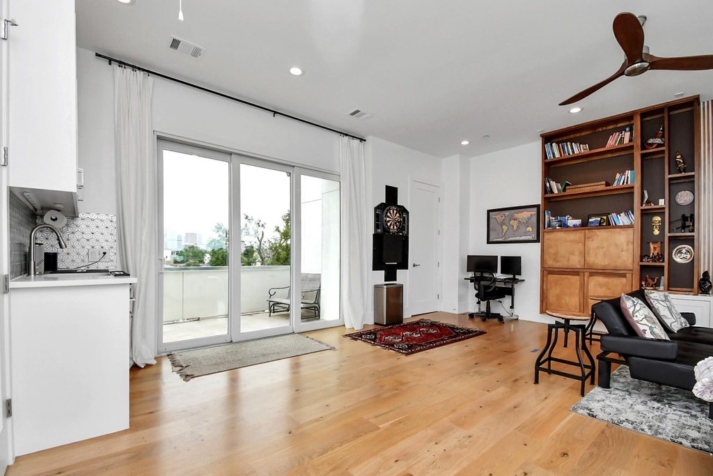 2303 Yupon Street - Photo 45