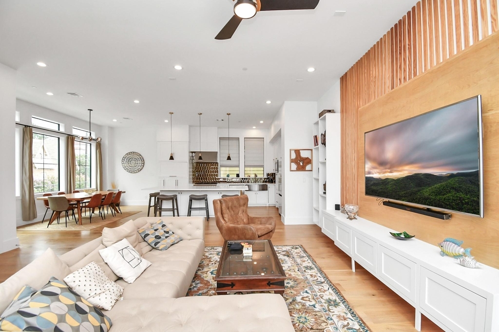 2303 Yupon Street - Photo 16
