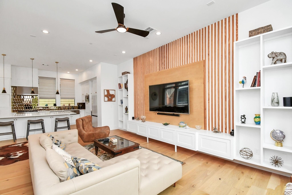 2303 Yupon Street - Photo 15