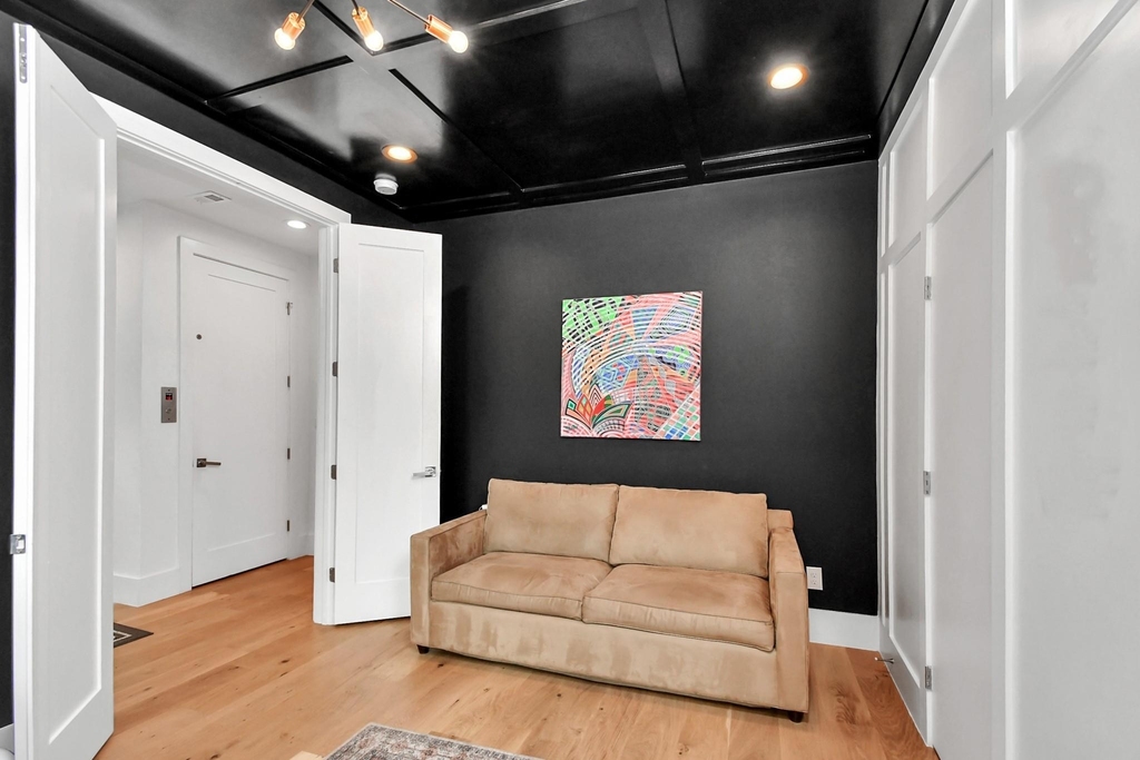 2303 Yupon Street - Photo 10