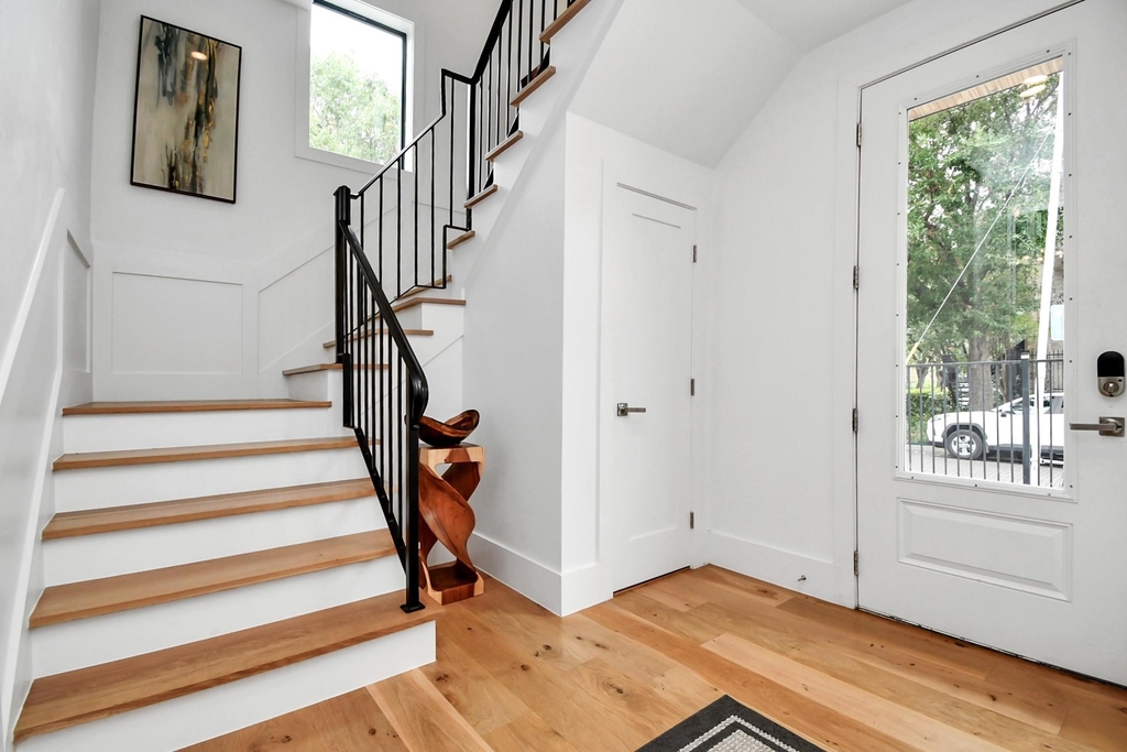 2303 Yupon Street - Photo 8
