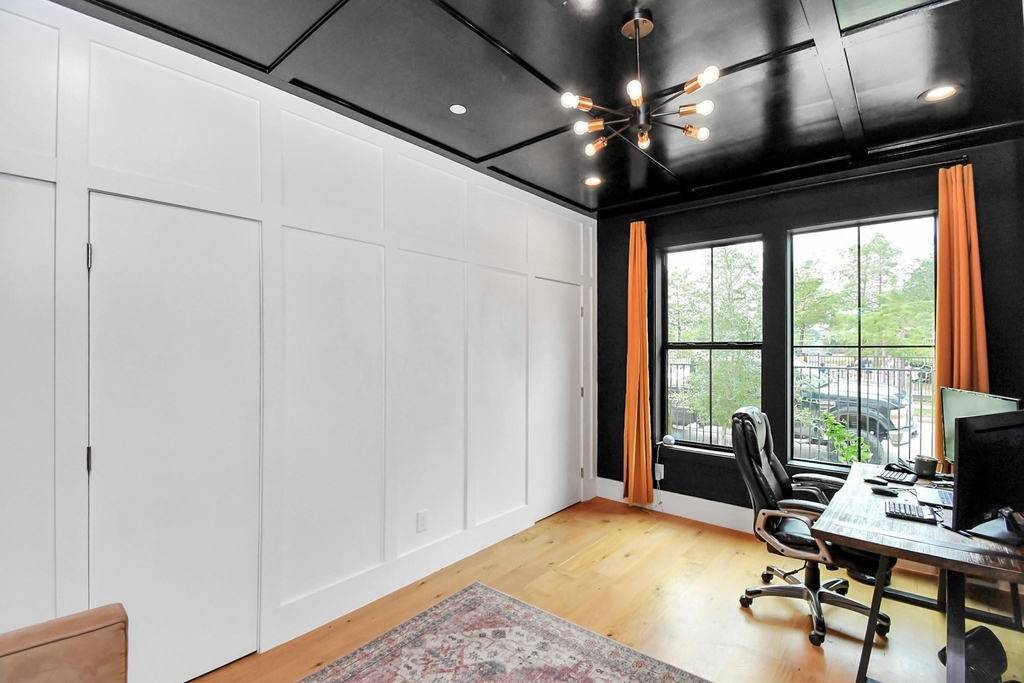 2303 Yupon Street - Photo 9