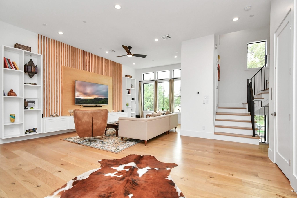 2303 Yupon Street - Photo 13