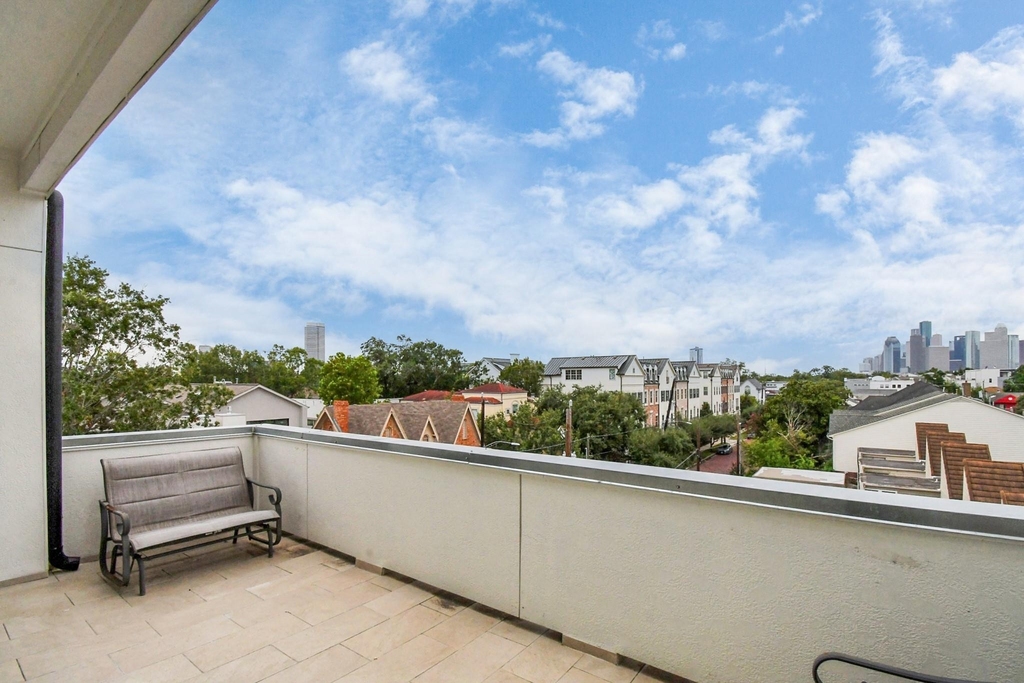 2303 Yupon Street - Photo 5