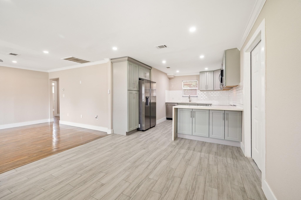 2222 Peppermill Road - Photo 5