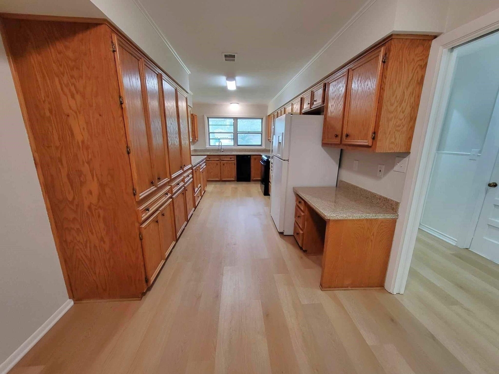 706 Maple St - Photo 9