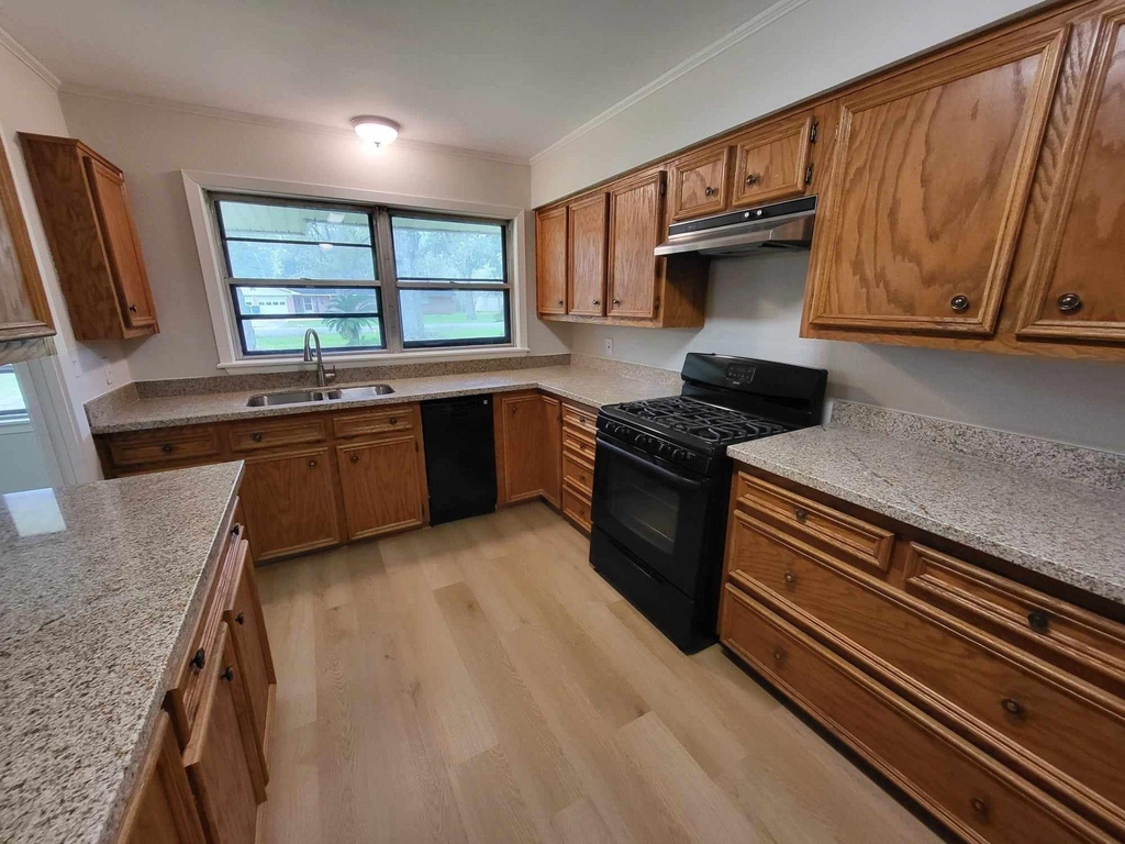 706 Maple St - Photo 10