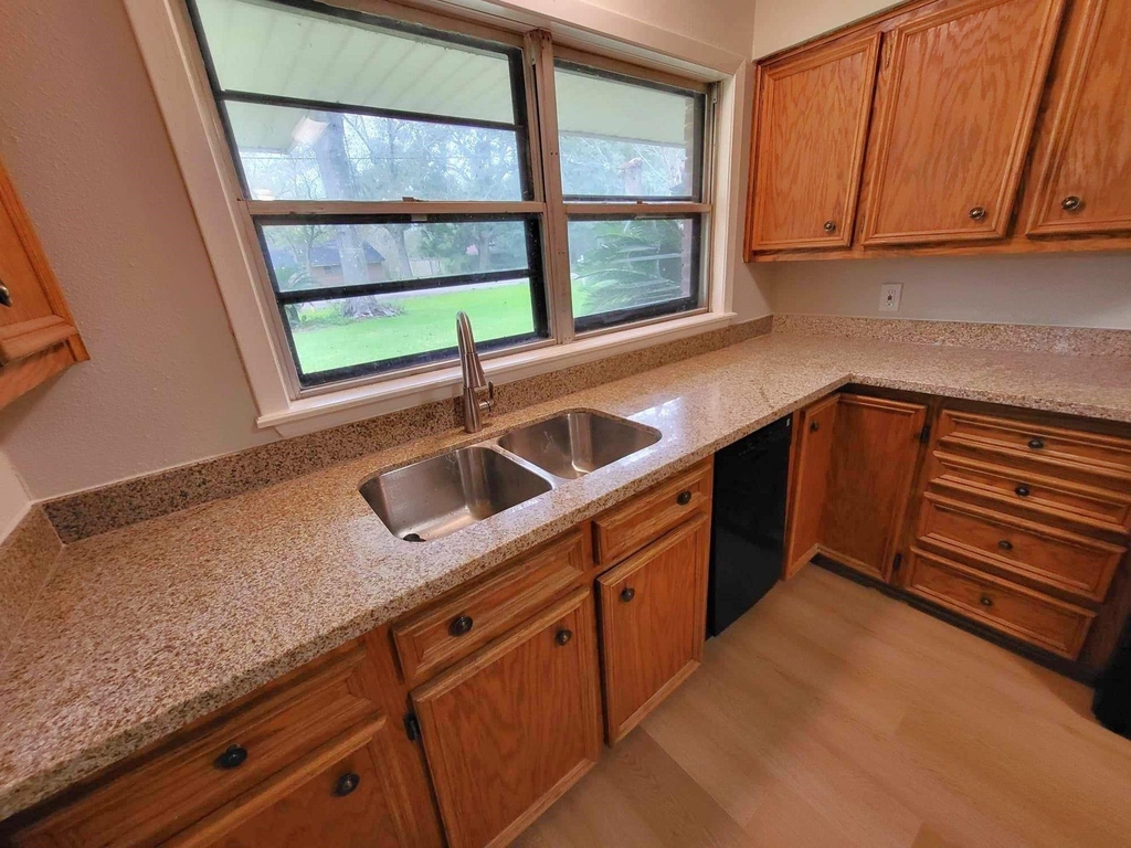 706 Maple St - Photo 11