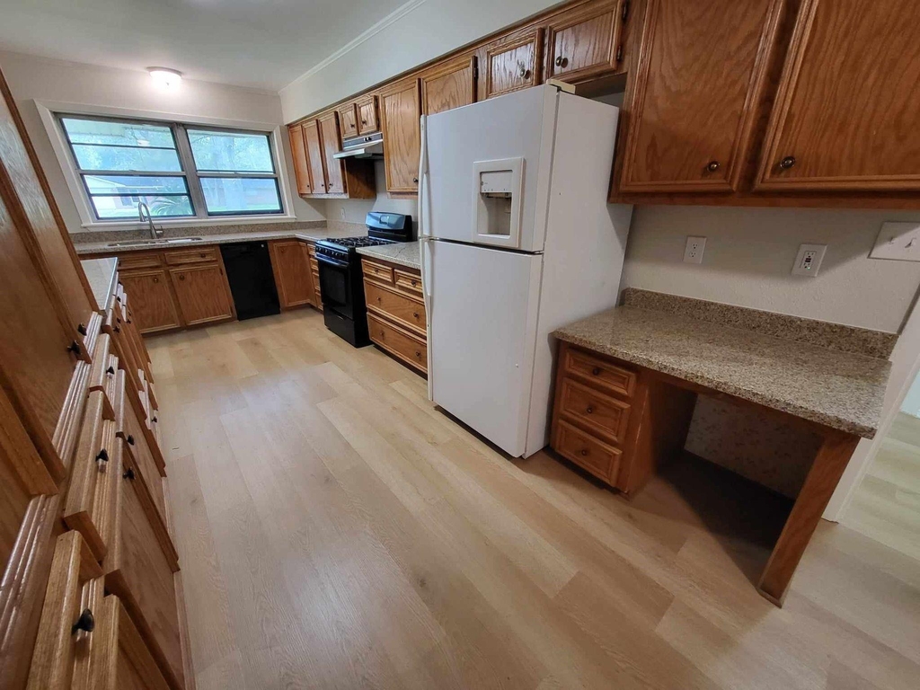 706 Maple St - Photo 8