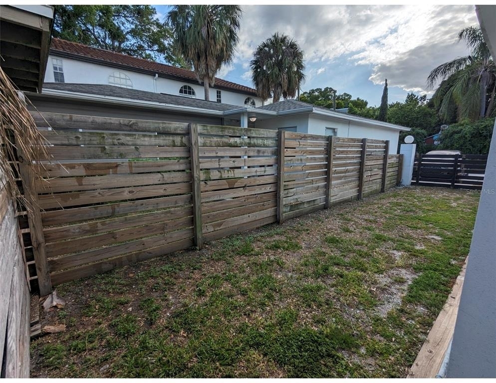 411 S Albany Avenue - Photo 8