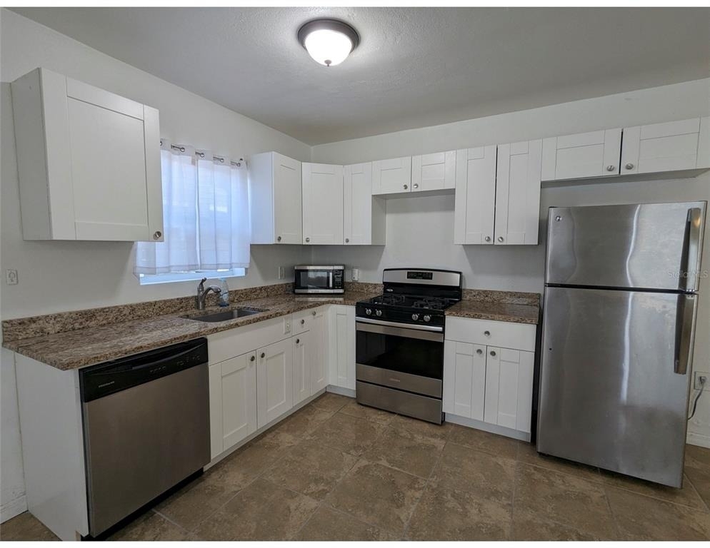 411 S Albany Avenue - Photo 3
