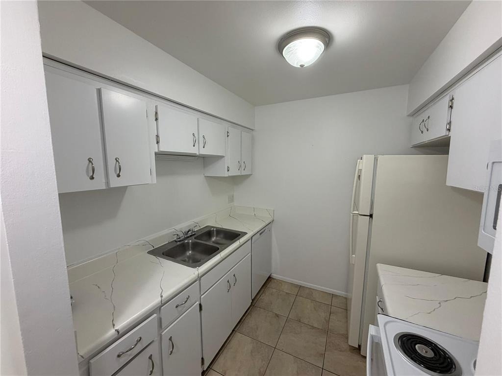 4834 S Semoran Boulevard - Photo 3