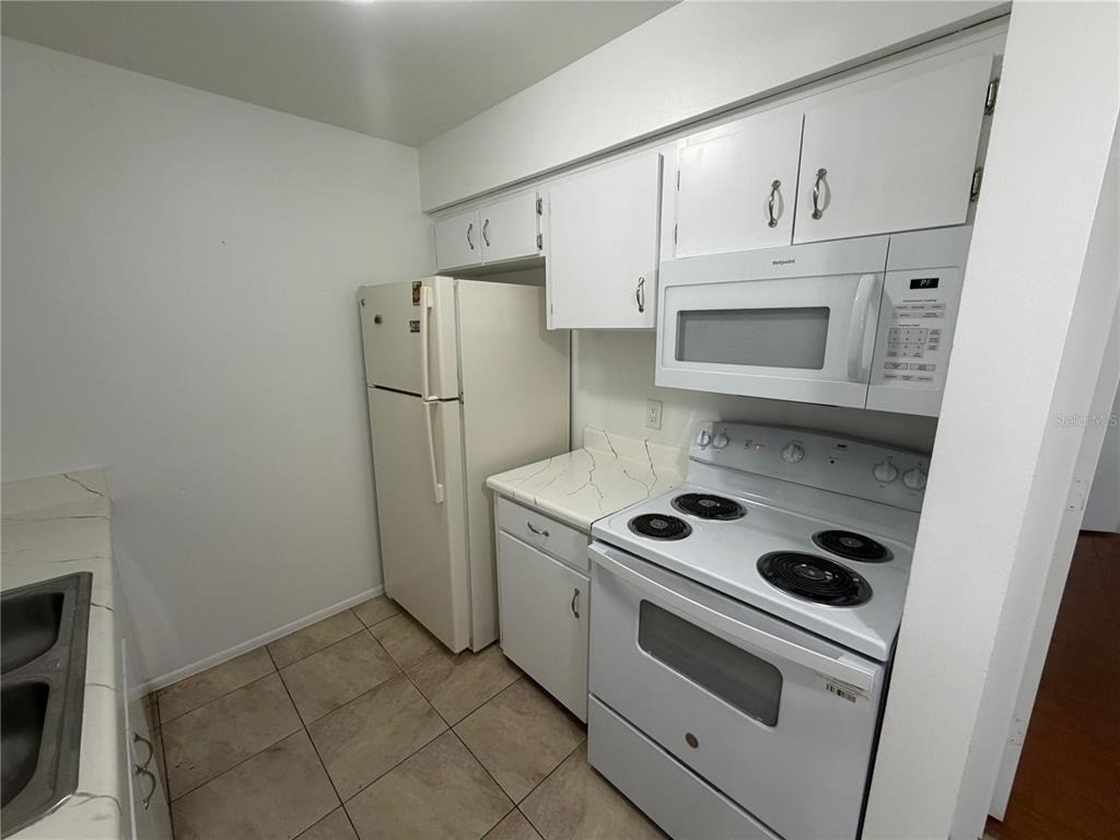4834 S Semoran Boulevard - Photo 4