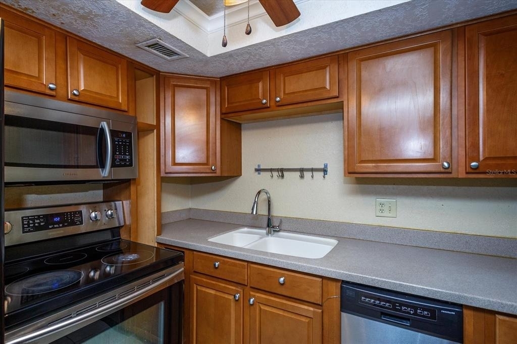 908 Lake Destiny Road - Photo 9